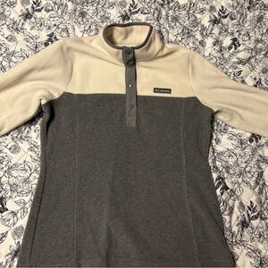 Columbia Women's Benton Springs Half Snap Pullover fleece in a grey and cream